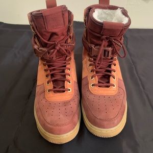 NIKE SF AIRFORCE 1 SIZE 9